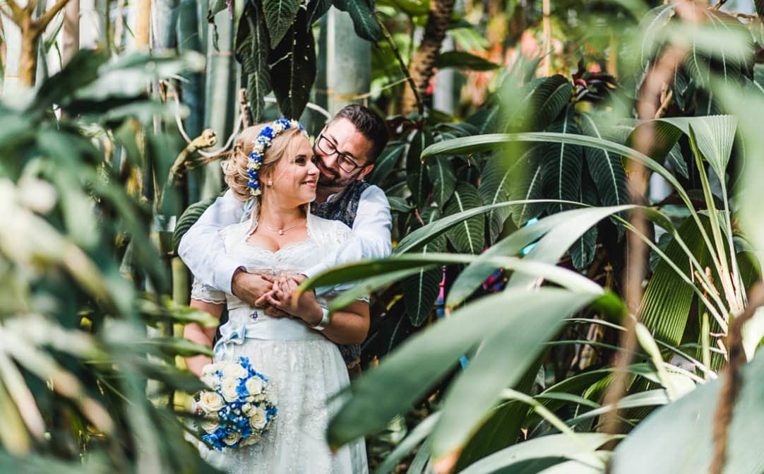 Heiraten In Bayerischem Blau Weiss Im Botanischen Garten Jung Und