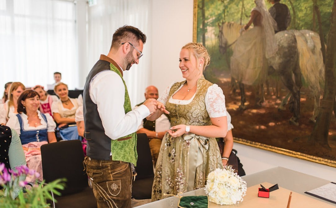 Heiraten In Bayerischem Blau Weiss Im Botanischen Garten Jung Und