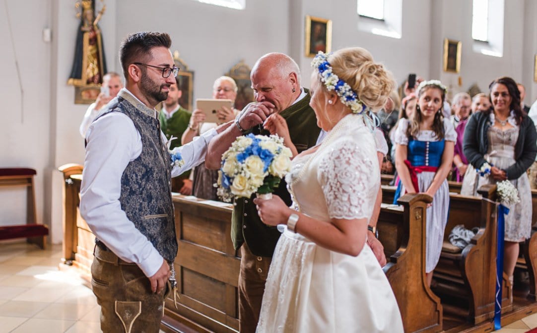 Heiraten In Bayerischem Blau Weiss Im Botanischen Garten Jung Und