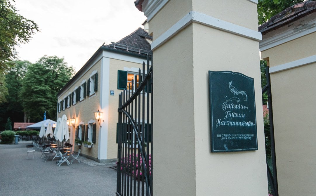 Heiraten In Bayerischem Blau Weiss Im Botanischen Garten Jung Und