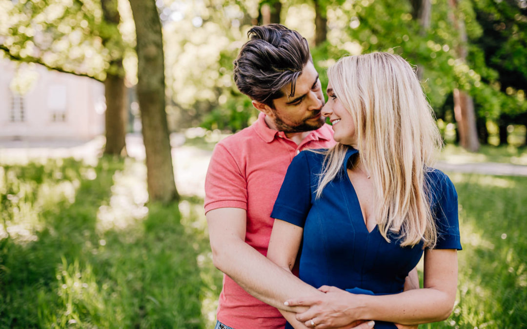 Entspanntes Paarshooting vor der Hochzeit